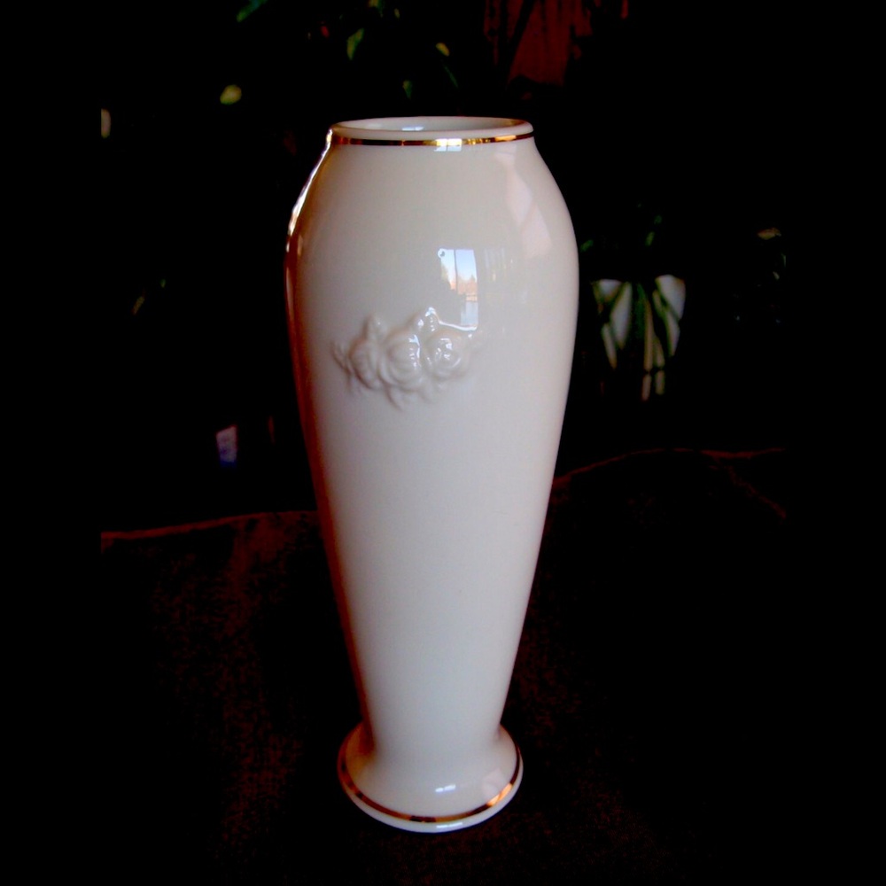 Vintage 1970s L1477 Lenox Cream fine China Rose Blossom Vase 24 Karat Gold Trim